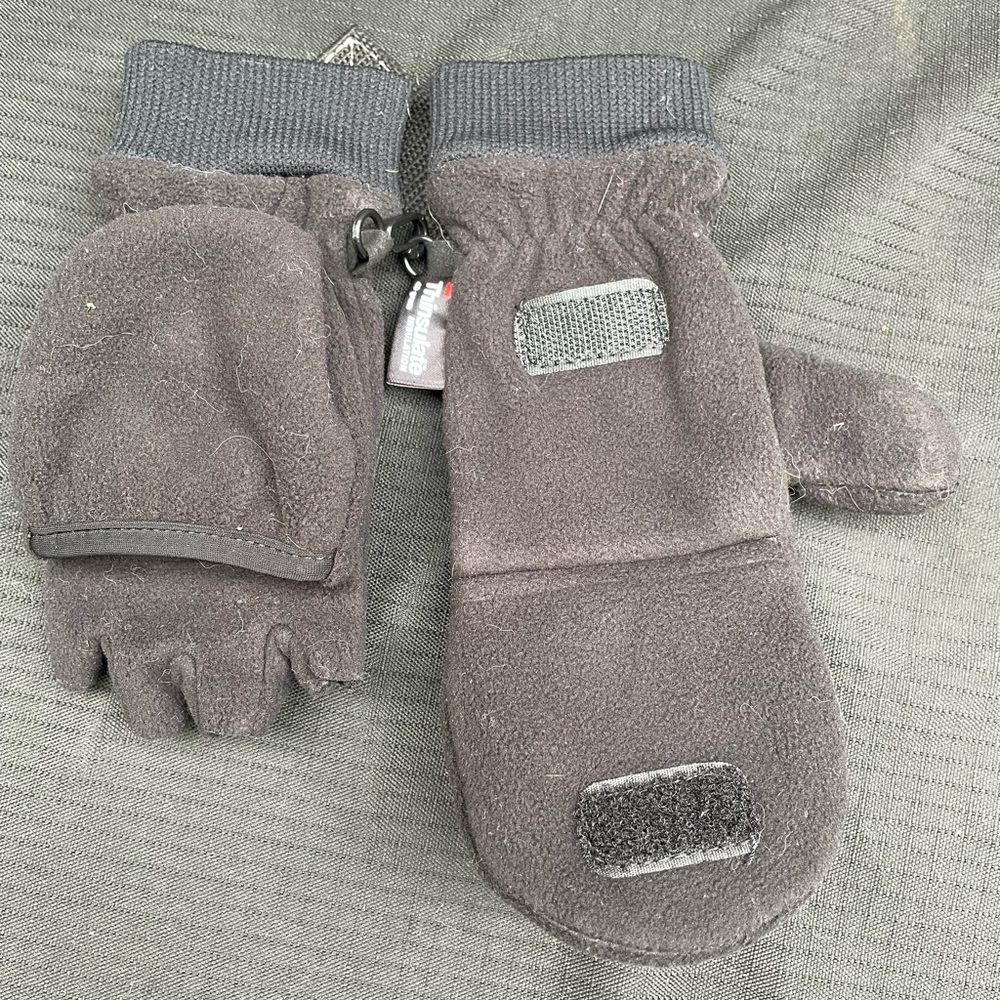 Kids S/M thinsulate gloves. Can expose fingers if you want or keep covered.